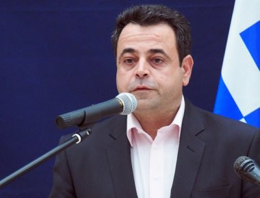 Ν. Σαντορινιός: «Δηλαδή οι γυναίκες που δεν πάνε στον Στρατό δεν υπηρετούν την σημαία;»